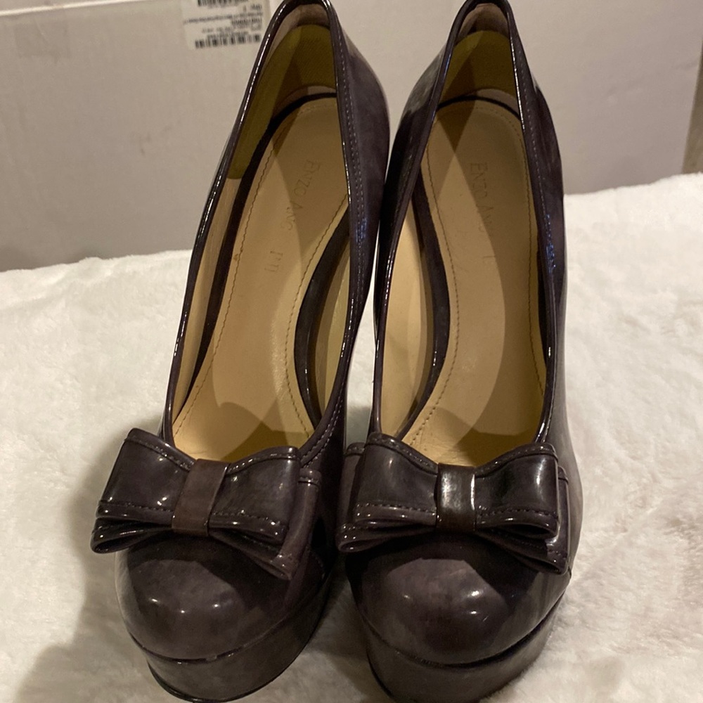 So fly!!!  Gray platform heel.  True 9 fit